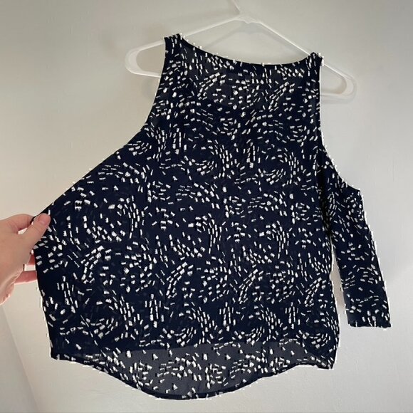 CUPCAKES AND CASHMERE STITCH FIX Lisbon Cold Shoulder Top Navy Blue White Boho S - Picture 10 of 12